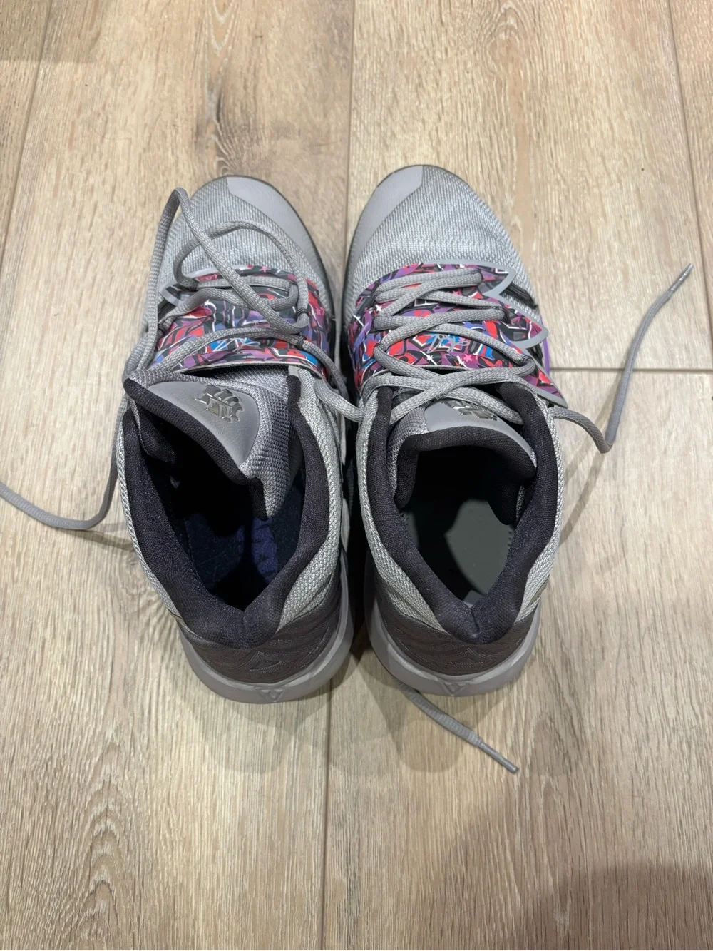 Nike Kyrie 5 Size 6.5Y